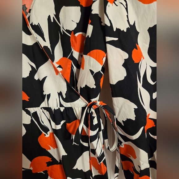 Who What Wear blue floral wrap top size small - Picture 5 of 9